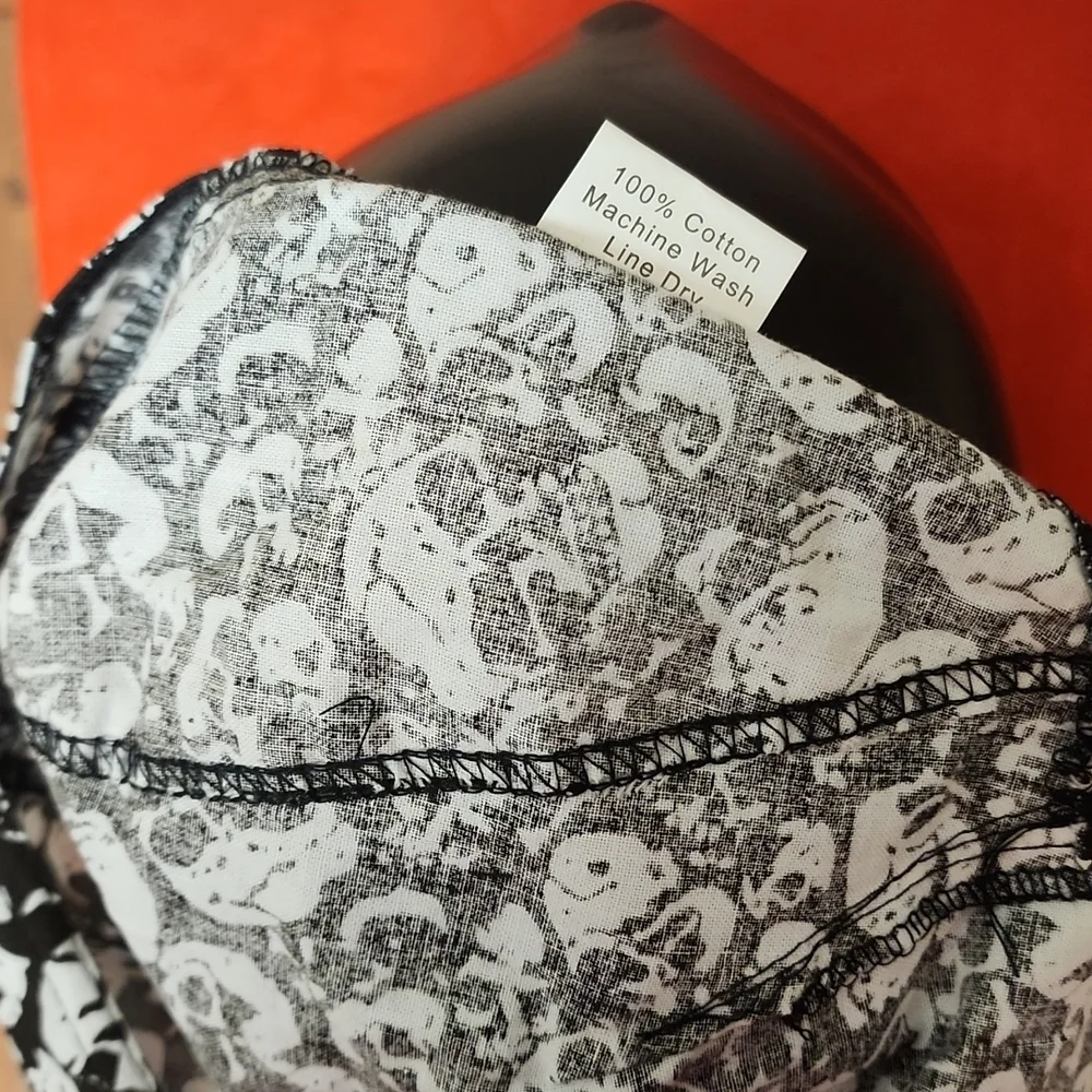 Black & White Skull Headwrap - Picture 6 of 6